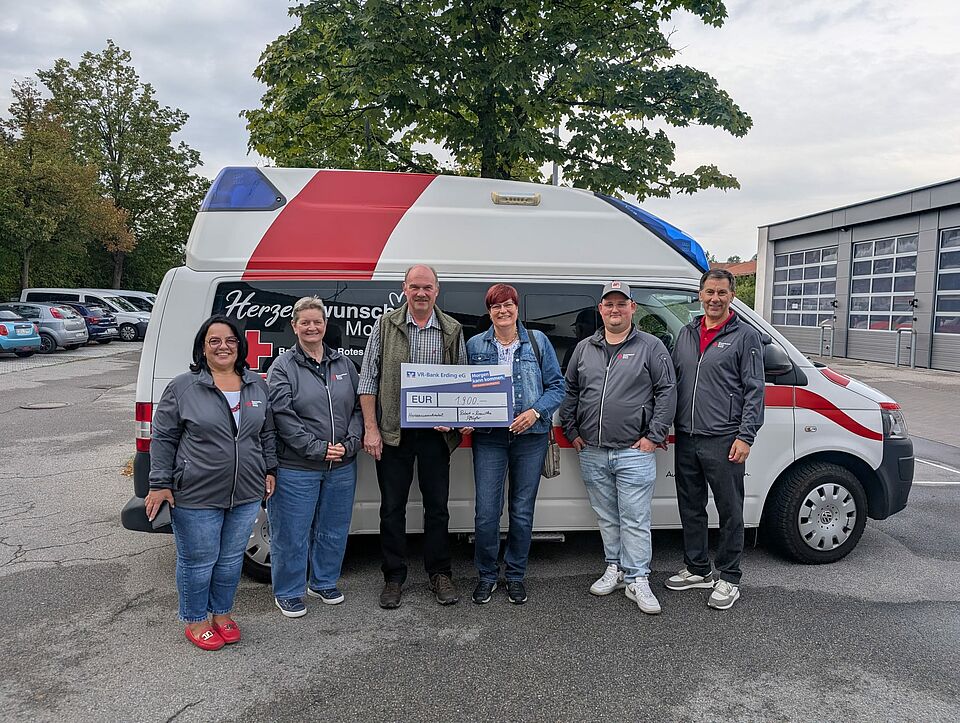 Auf dem Foto v.l.: Sosa Balderanou, Andrea Häuslmeir, Robert Pflügler, Roswitha Pflügler, Jonas Menzinger, Andreas Lindner